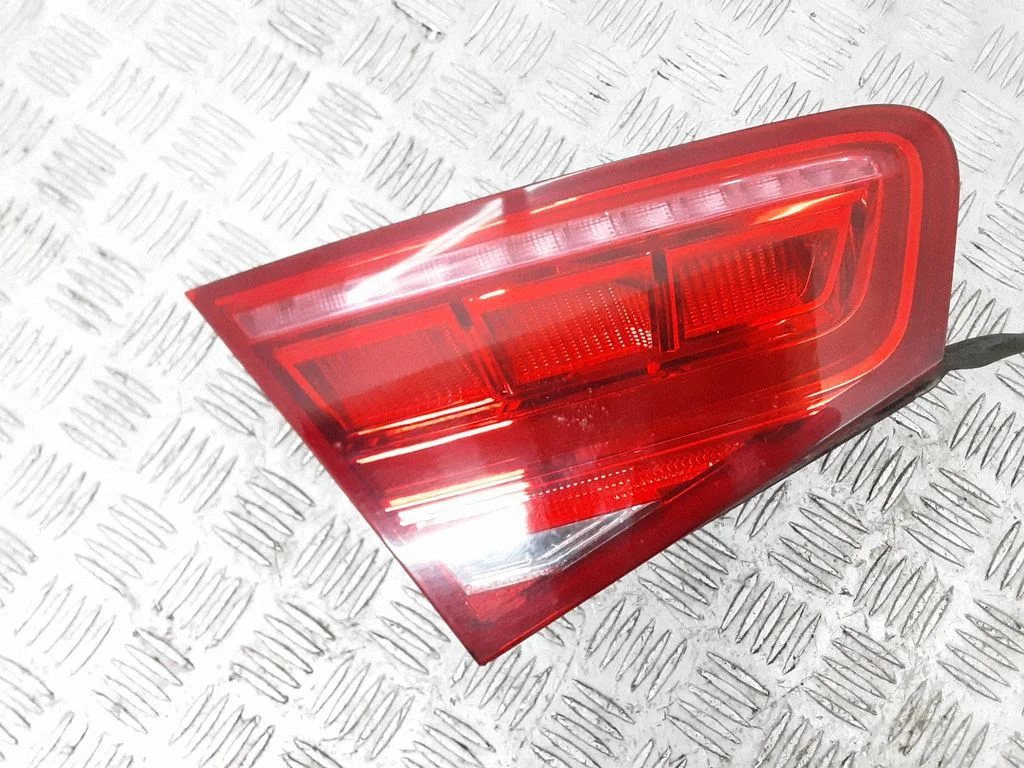 Tailgate rear/tail lights – Audi A8 S8 D4 4H (2010-2016)