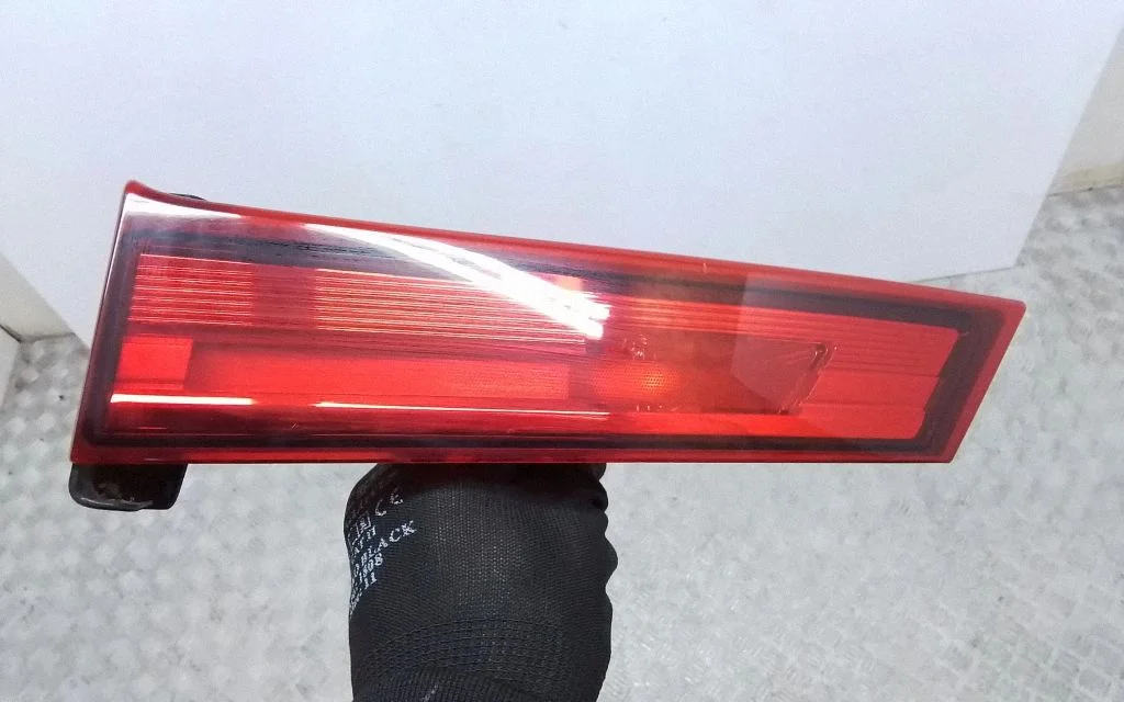 Tailgate rear/tail lights 31420192