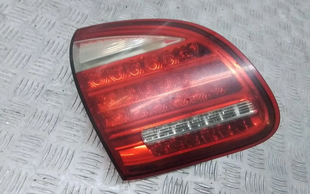 Tailgate rear/tail lights 7P5945093N