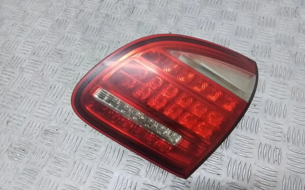Tailgate rear/tail lights 7P5945094N