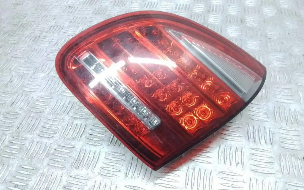 Tailgate rear/tail lights 7P5945094L