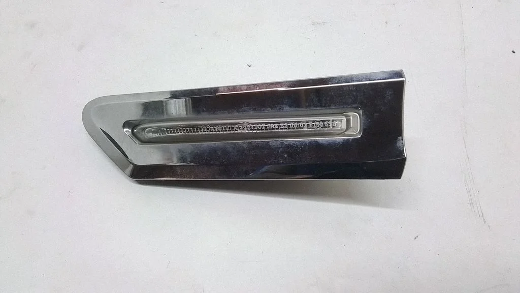 Poritiiva suunatuli – BMW 7-seeria F01 F02 F03 F04 (2008-2016)