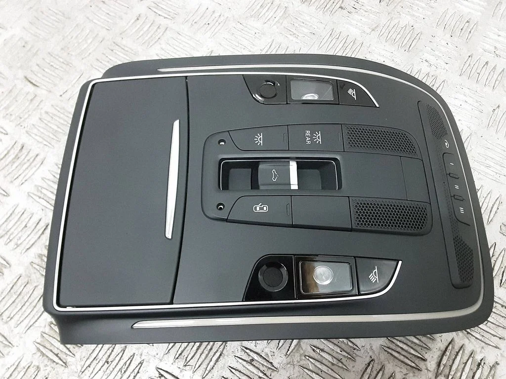 Esiistmete valgustustuli – Audi A8 S8 D4 4H (2010-2016)