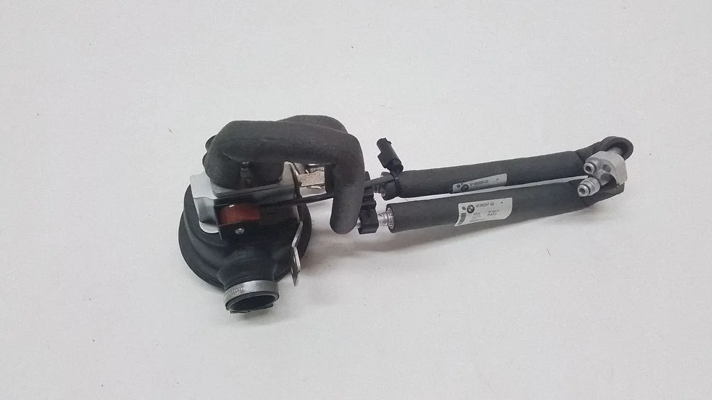 Kliimaseadme paisumisventiil – BMW 7-seeria F01 F02 F03 F04 (2008-2016)