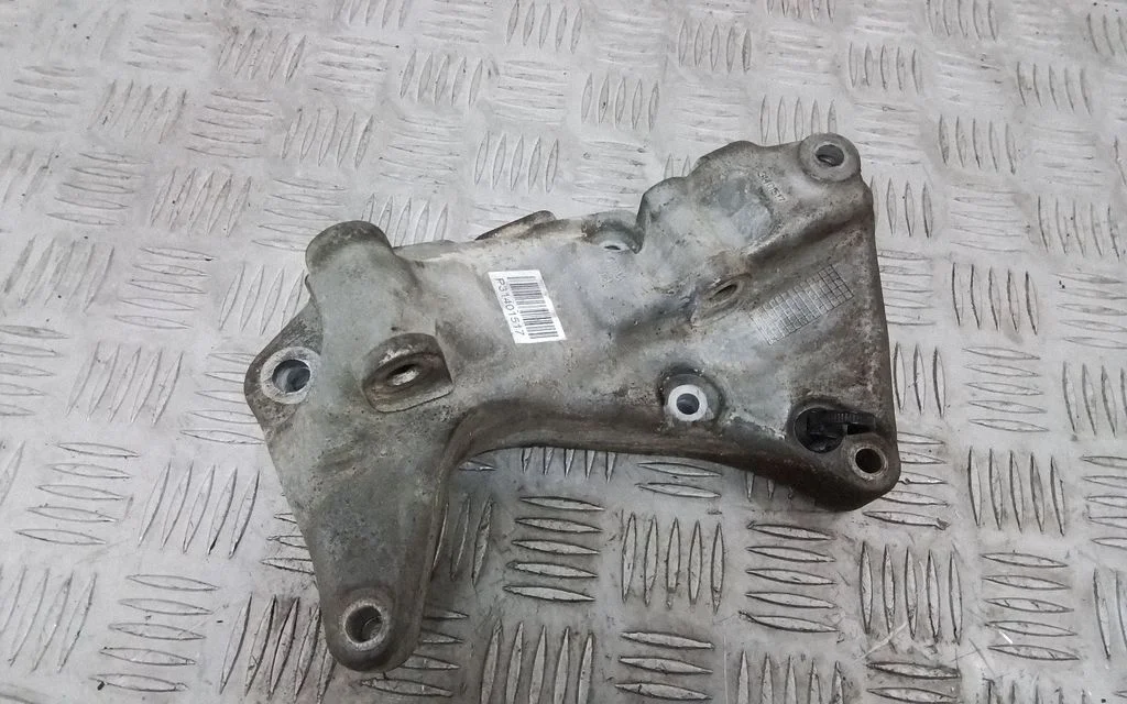 A/C compressor mount bracket 31401517