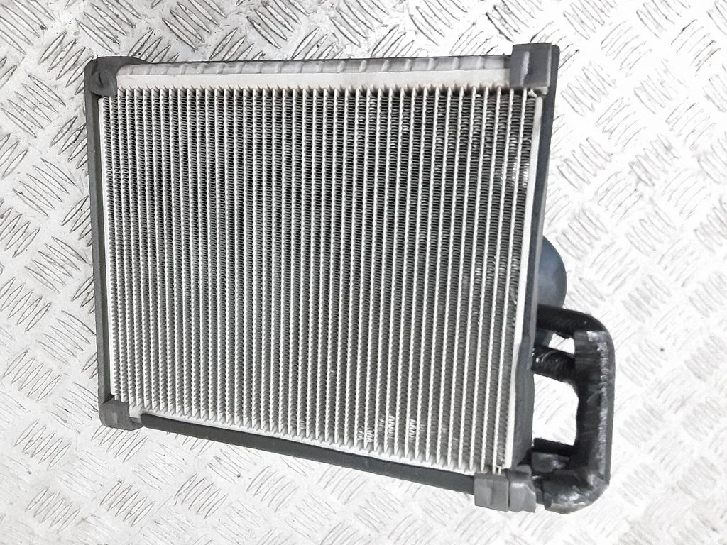 Parownik klimatyzacji – Audi A8 S8 D4 4H (2010-2016)