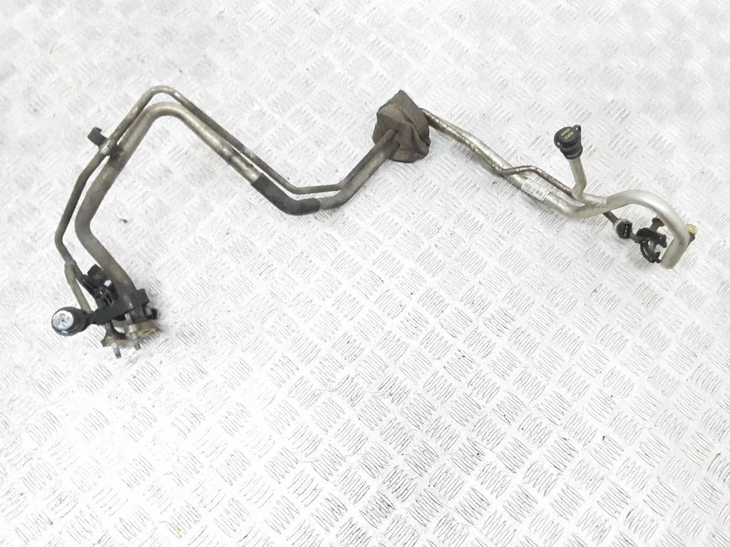 Air conditioning (A/C) pipe/hose 31250461