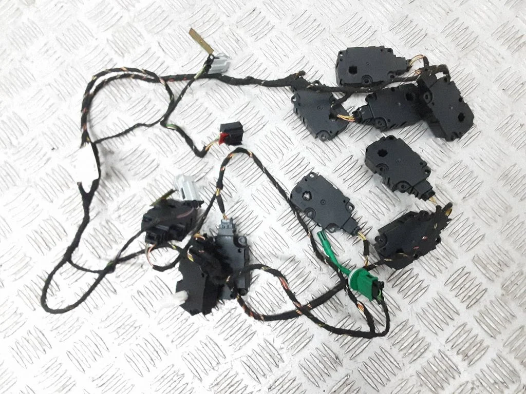 Air flap motor/actuator 4G1971569