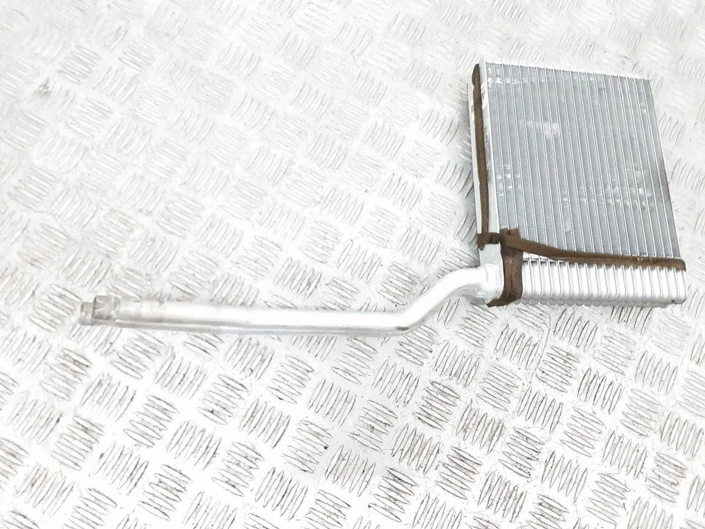 Salongi küttekeha radiaator 3M5H18476EA