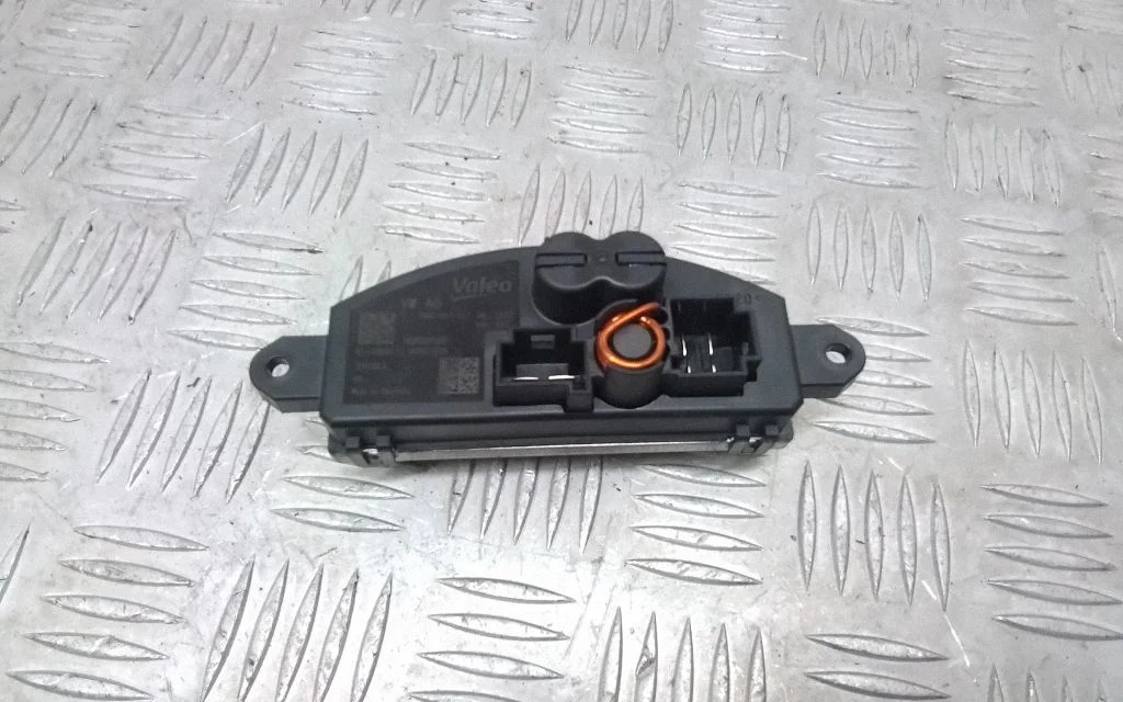Heater blower motor/fan resistor 5WA907521