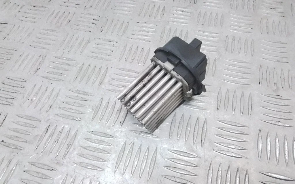 Heater blower motor/fan resistor 5HL008941