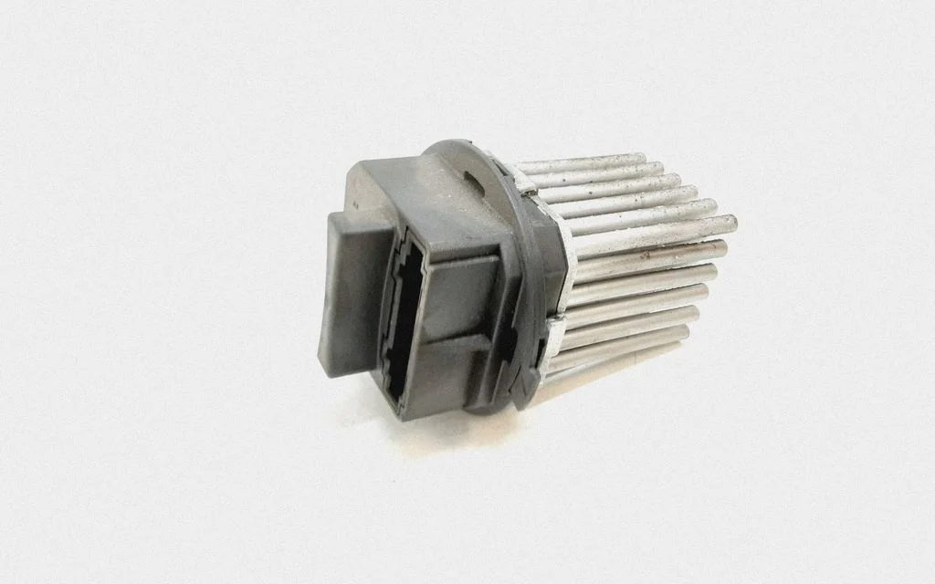 Heater blower motor/fan resistor 5HL008941