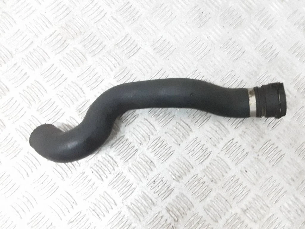 Przewody układu chłodzenia silnika 30741048