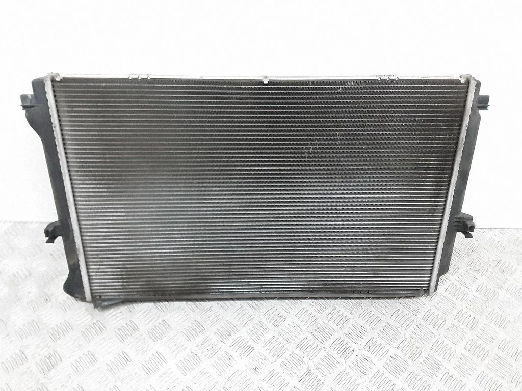 Jahutusvedeliku radiaator 5Q0121251ER