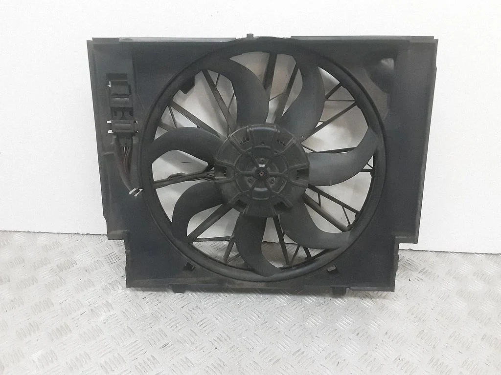 Radiator cooling fan shroud – BMW 5 Series E60 E61 (2004-2010)