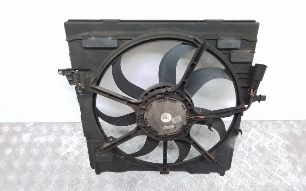 Electric radiator cooling fan 7533558