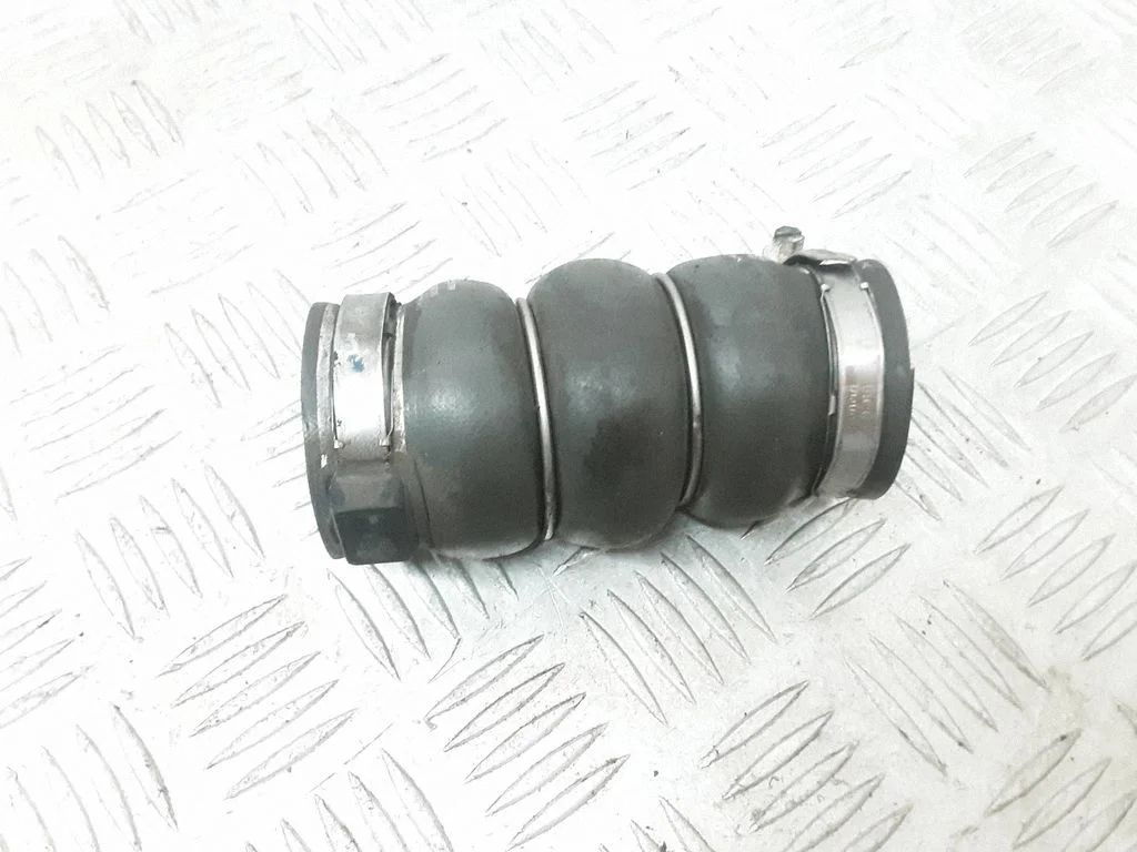 Vahejahuti voolik (-ud)/ toru (-d) 9685598580