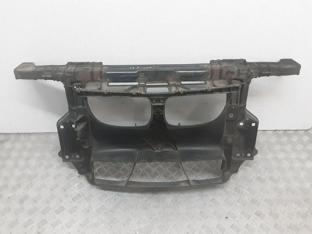 Radiaatori tugipaneel – BMW 1-seeria E81 E87 (2004-2011)