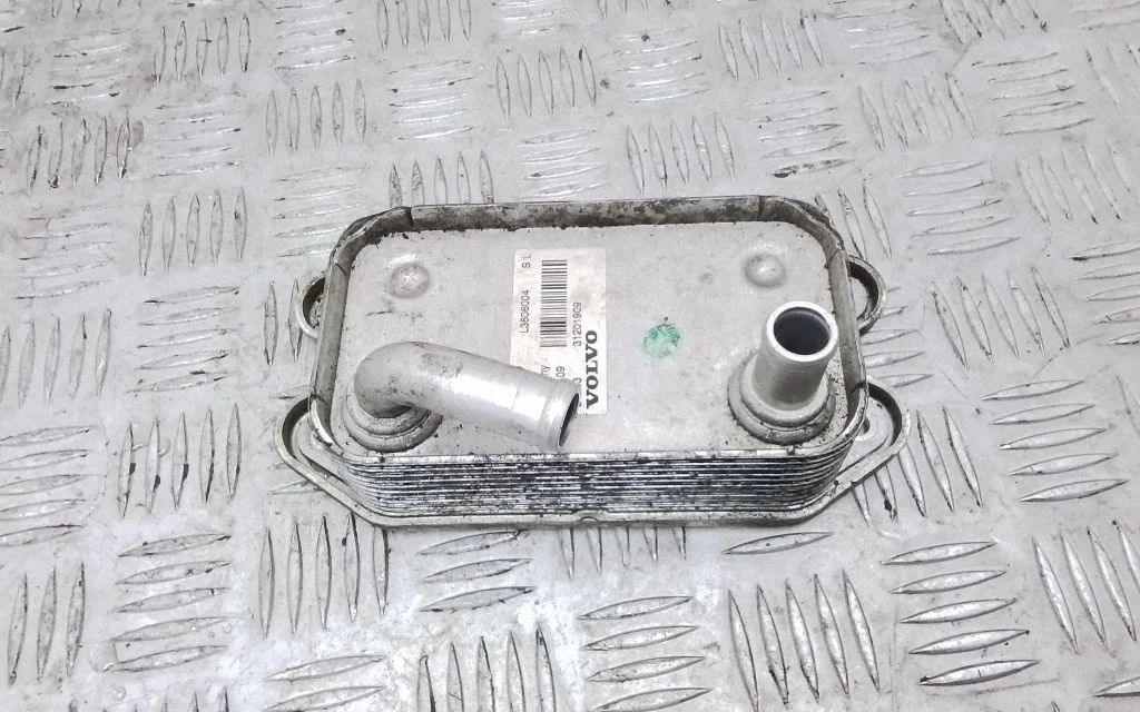Engine oil radiator 31201909