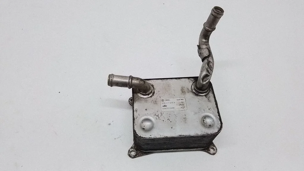 Engine oil radiator 079117015A