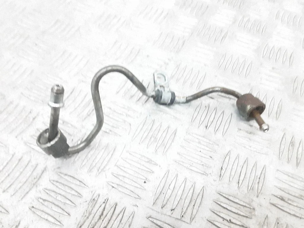 Fuel line pipe – front