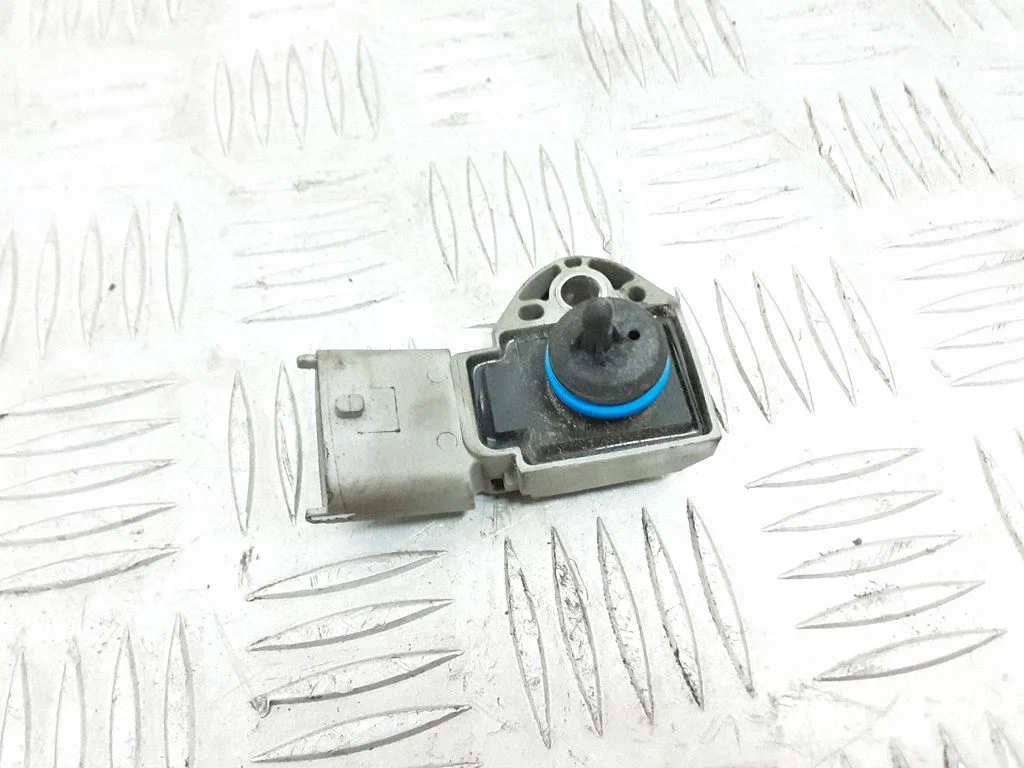 Fuel pressure sensor – Volvo V70 (2005-2008)