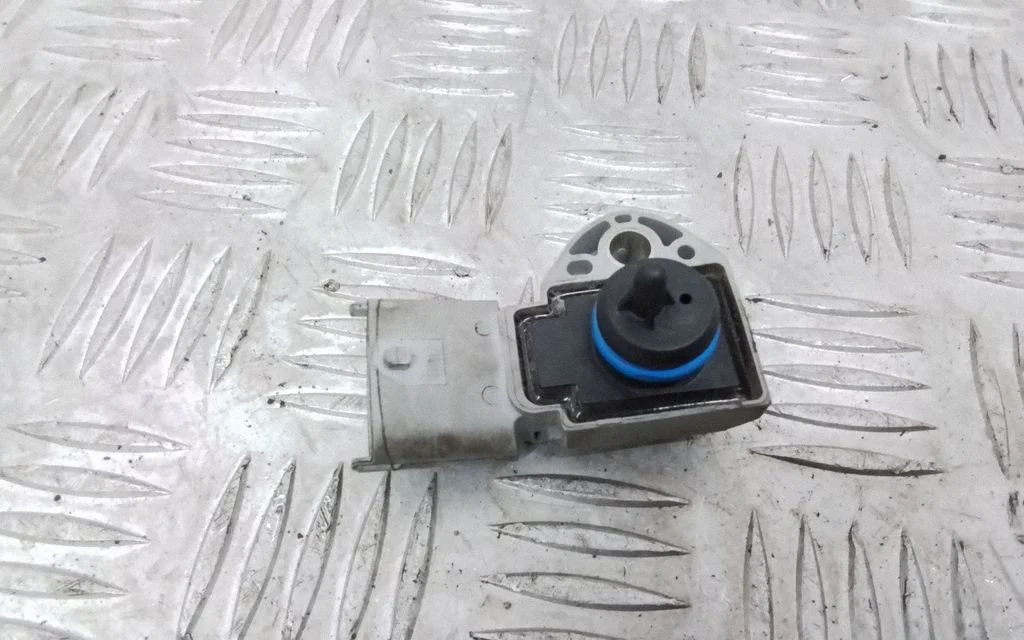 Fuel pressure sensor – Volvo C30 (2007-2010)