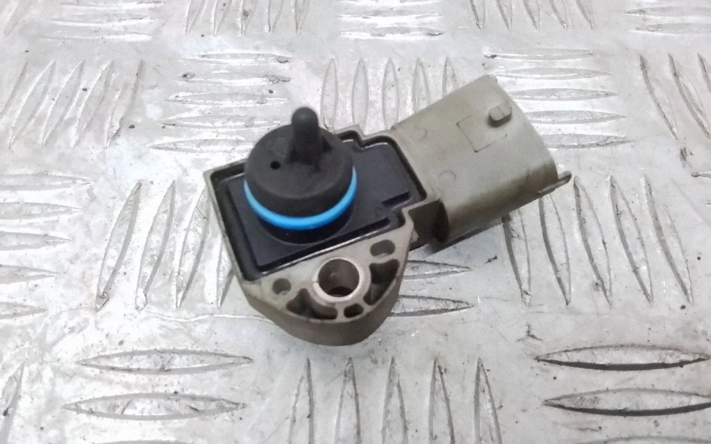 Fuel pressure sensor – Volvo V70 (2005-2008)