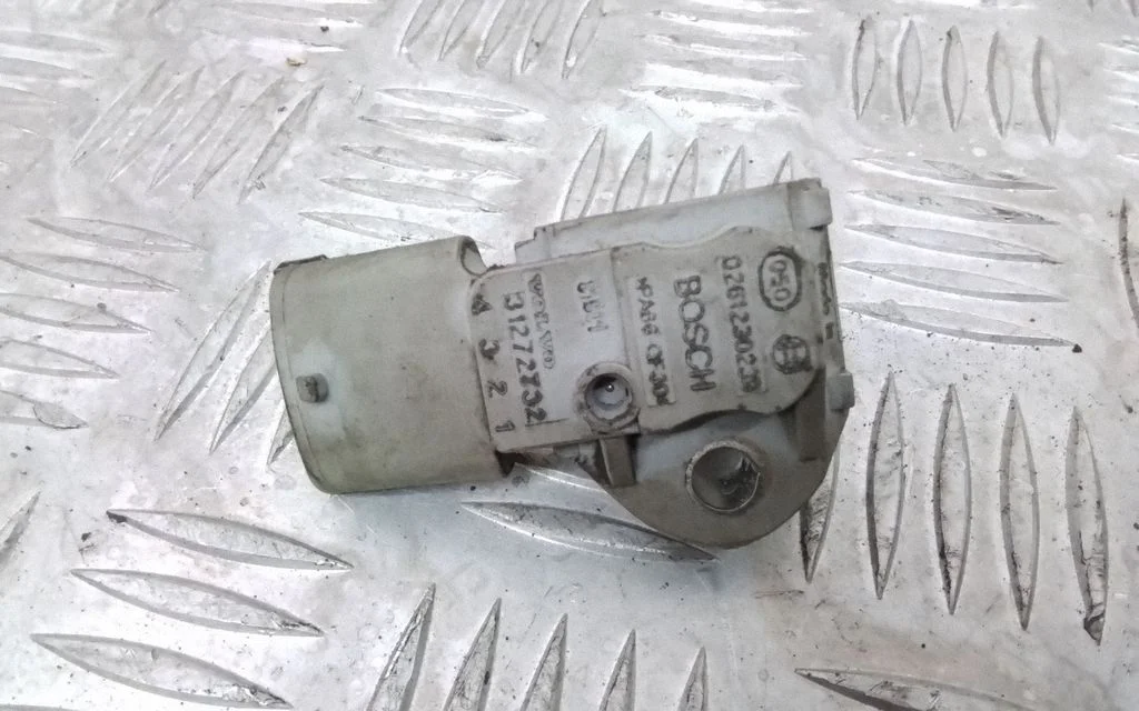 Fuel pressure sensor – Volvo V50 (2004-2007)