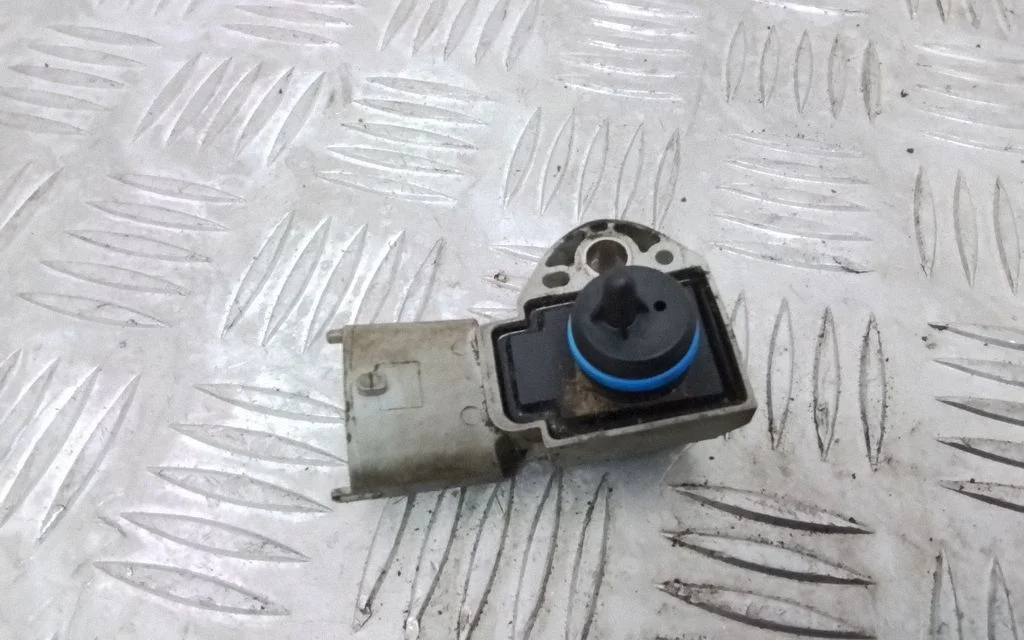Fuel pressure sensor – Volvo V50 (2004-2007)