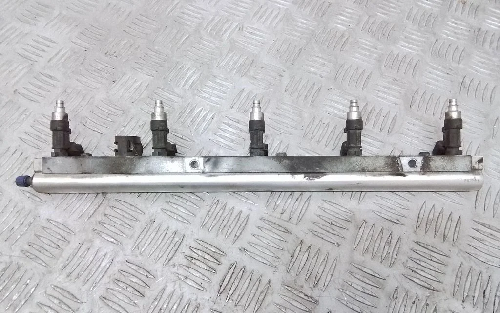 Pihustite (düüside) komplekt – Volvo V50 (2004-2007)
