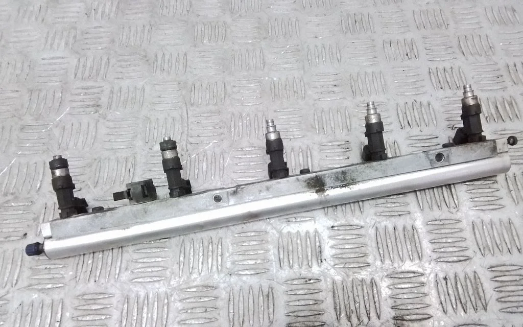 Pihustite (düüside) komplekt – Volvo V50 (2004-2007)