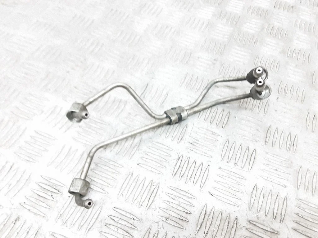 Fuel injector supply line/pipe – Volvo V50 (2008-2012)