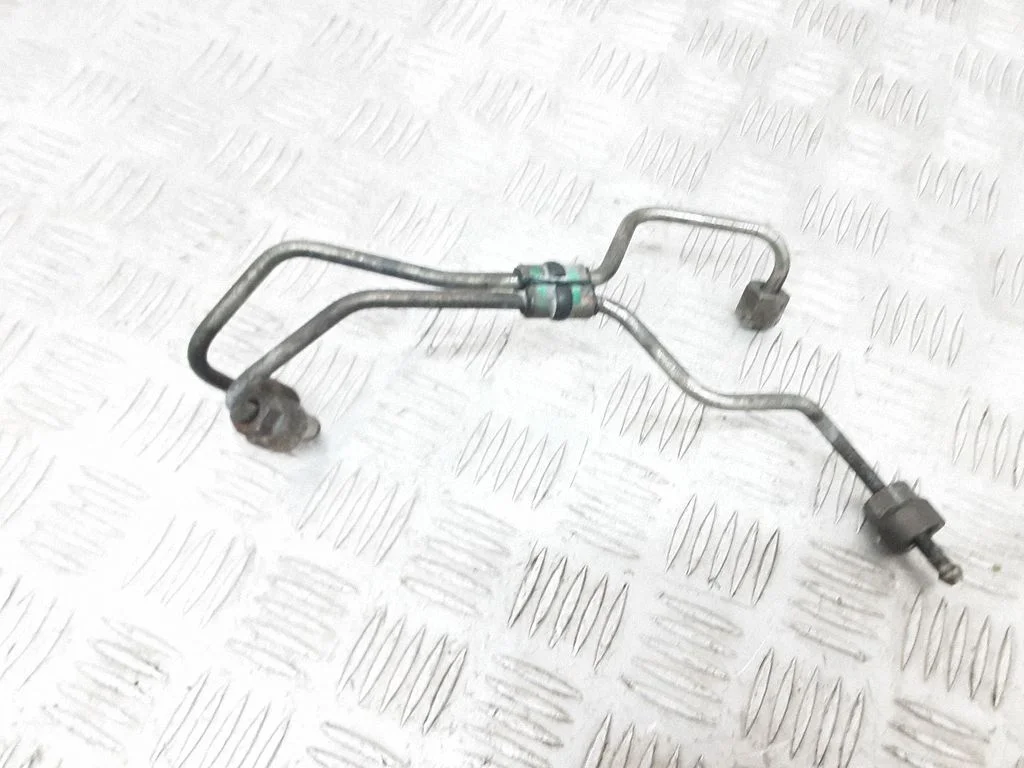 Fuel injector supply line/pipe – Volvo V50 (2008-2012)