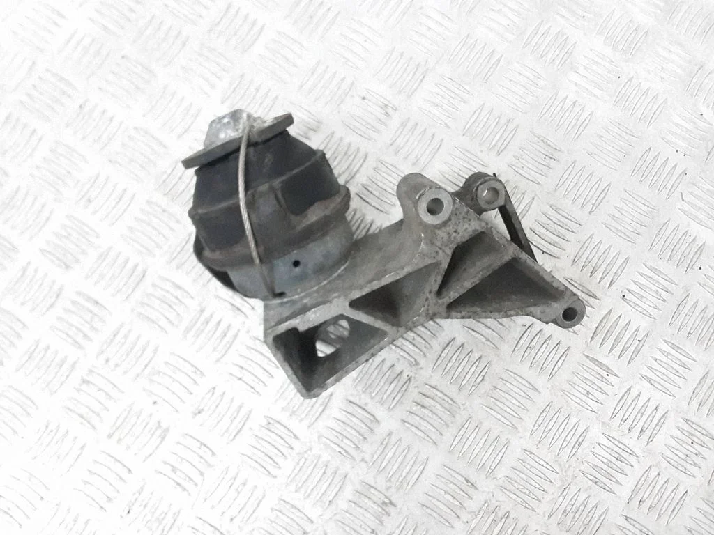 Engine mount bracket 30741397