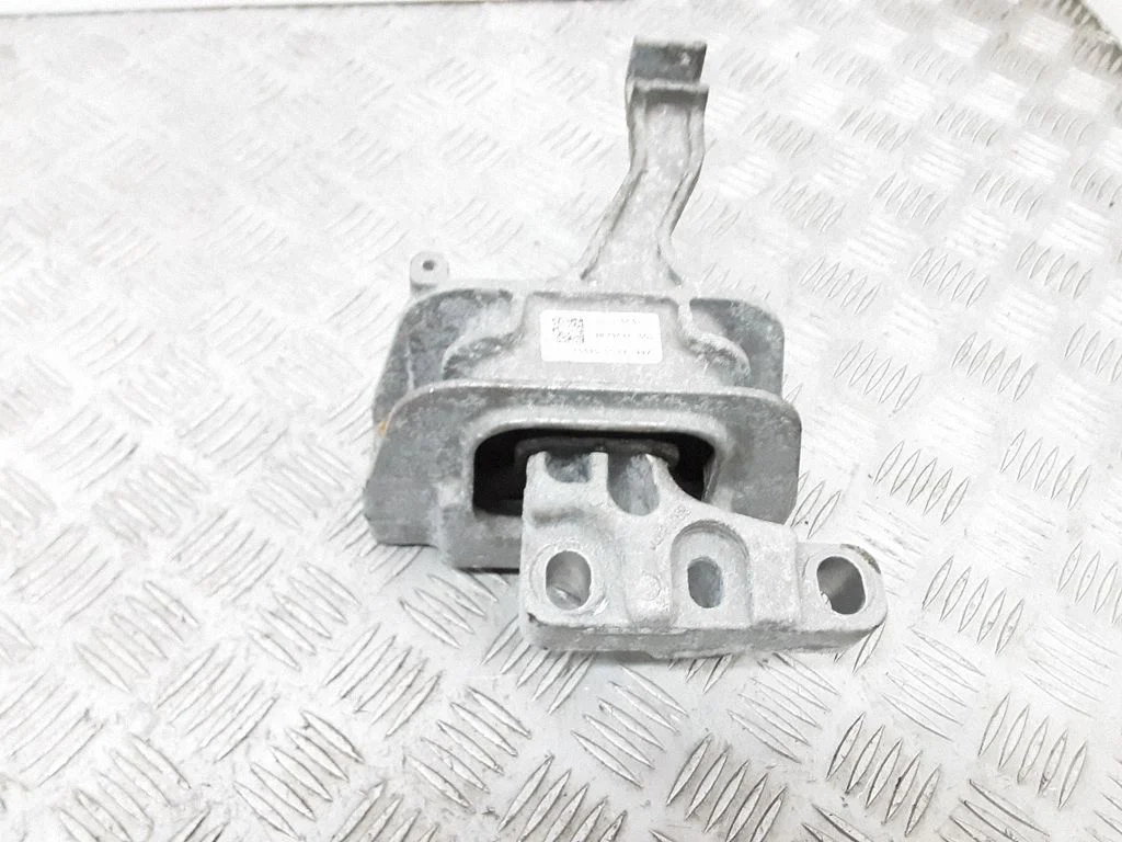 Engine mount bracket – Seat Leon (5F) (2012-2019)