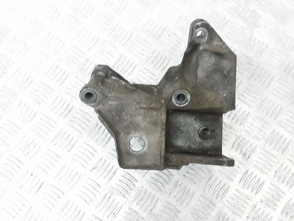 Engine mounting bracket 6G926P096FC