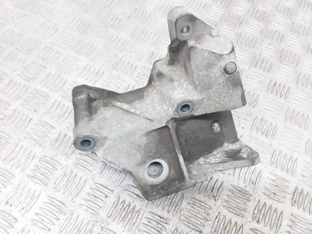 Engine mounting bracket 6G926P096FC