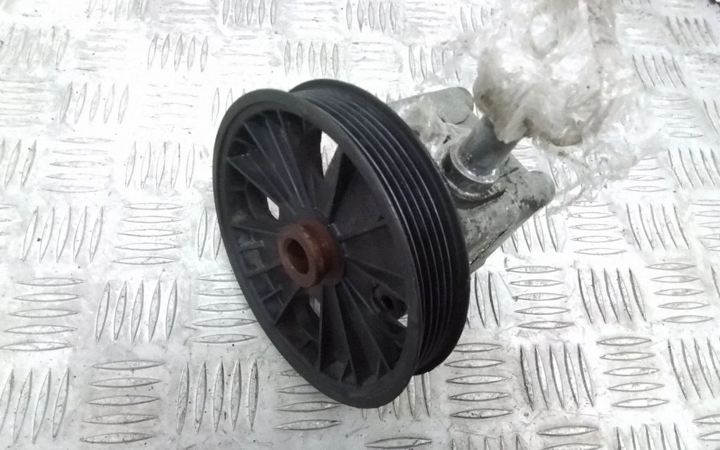 Roolivõimendi pump 30741790