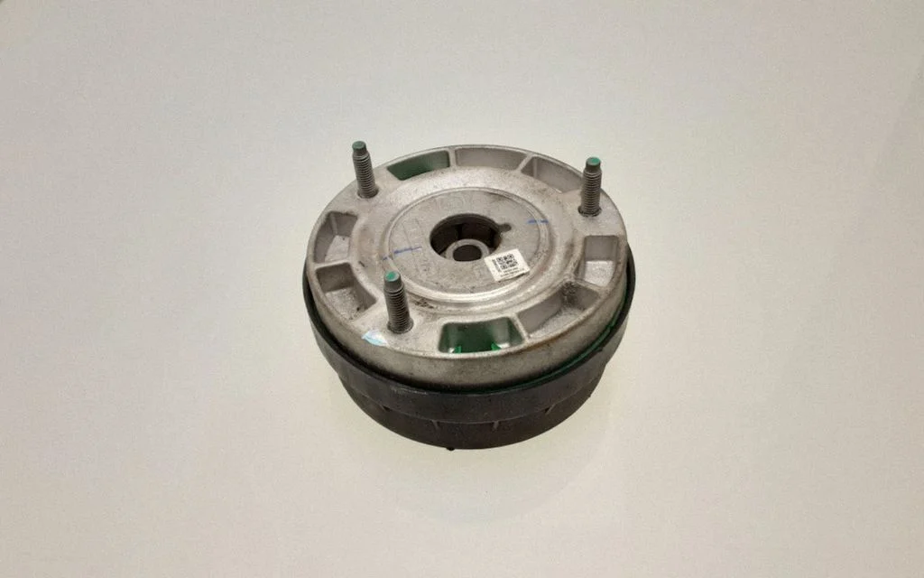 Front upper strut mount – Land Rover Range Rover Evoque L551 (2018-)