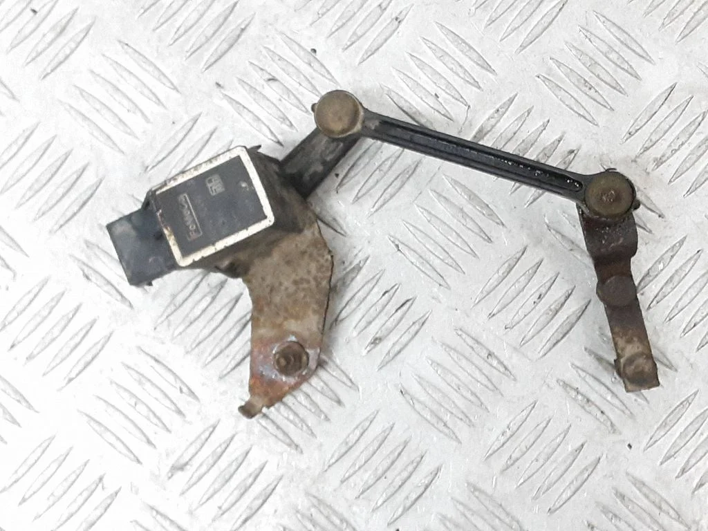 Headlight/headlamp level sensor – Volvo V70 (2005-2008)
