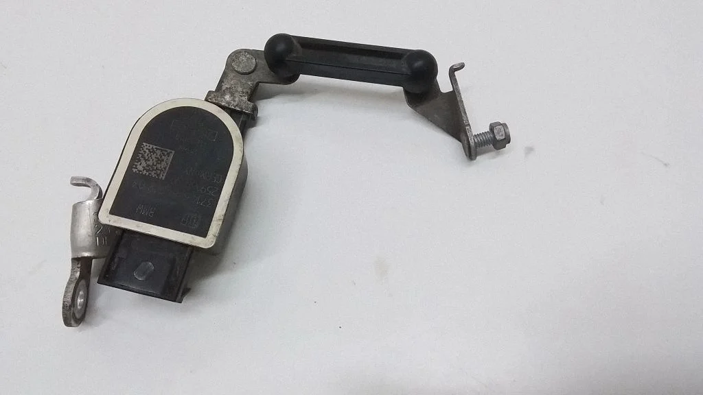 Headlight/headlamp level sensor – BMW 7 Series F01 F02 F03 F04 (2008-2016)