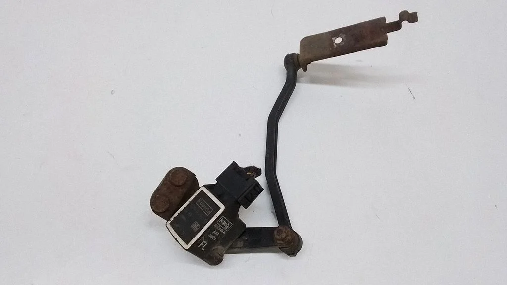 Headlight/headlamp level sensor – Volvo V70 (2008-2013)