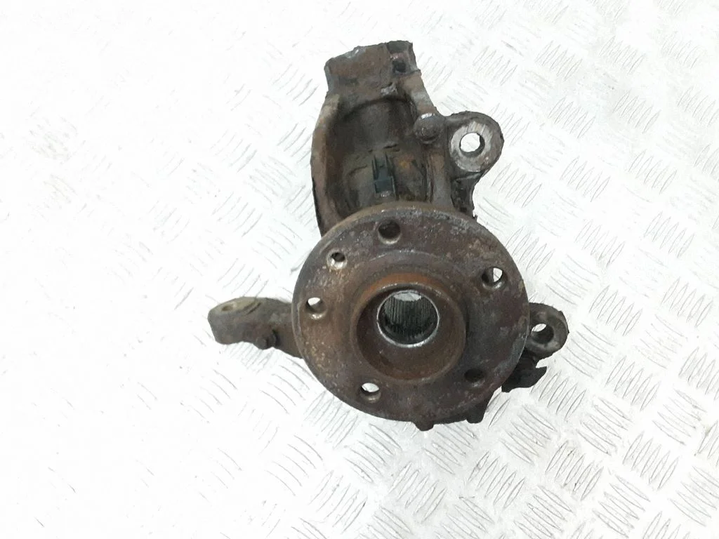 Front wheel hub – front left