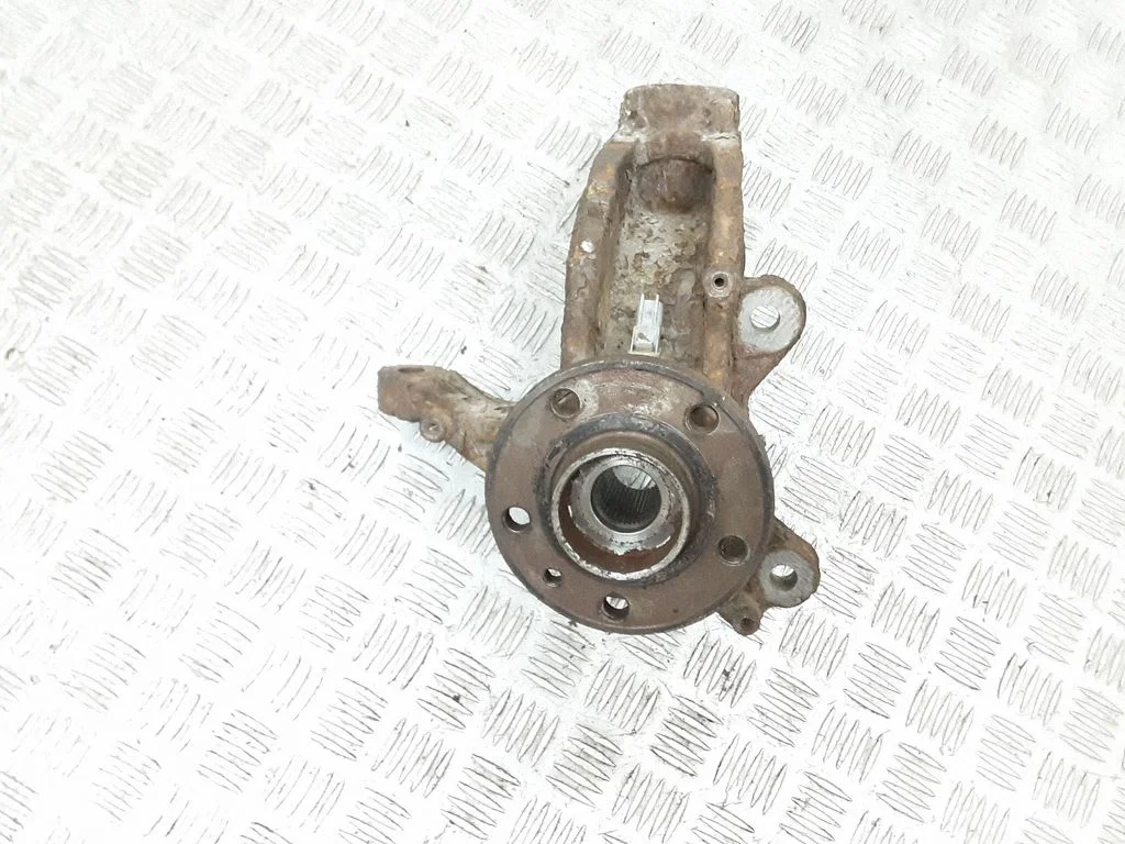 Front wheel hub 7G913K170