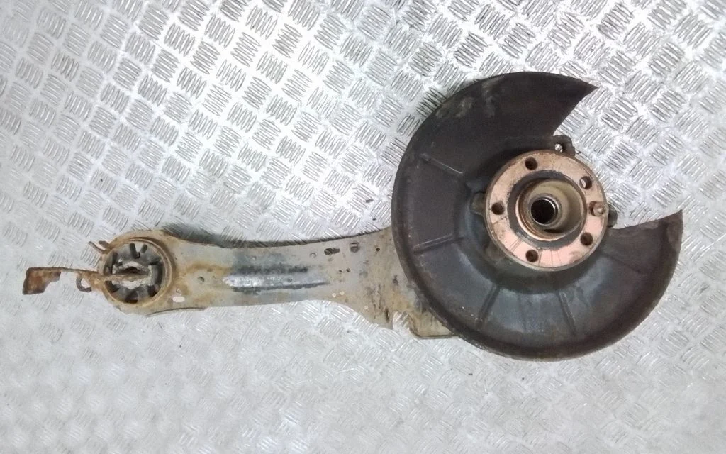 Rear wheel hub 6G915A969