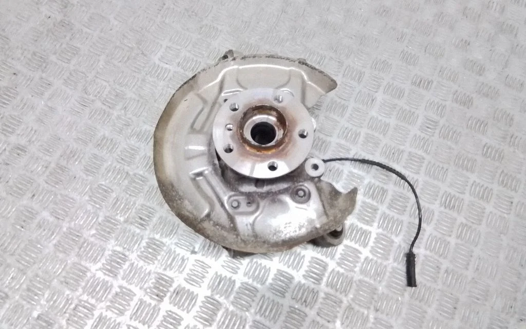 Rear wheel hub 6852162