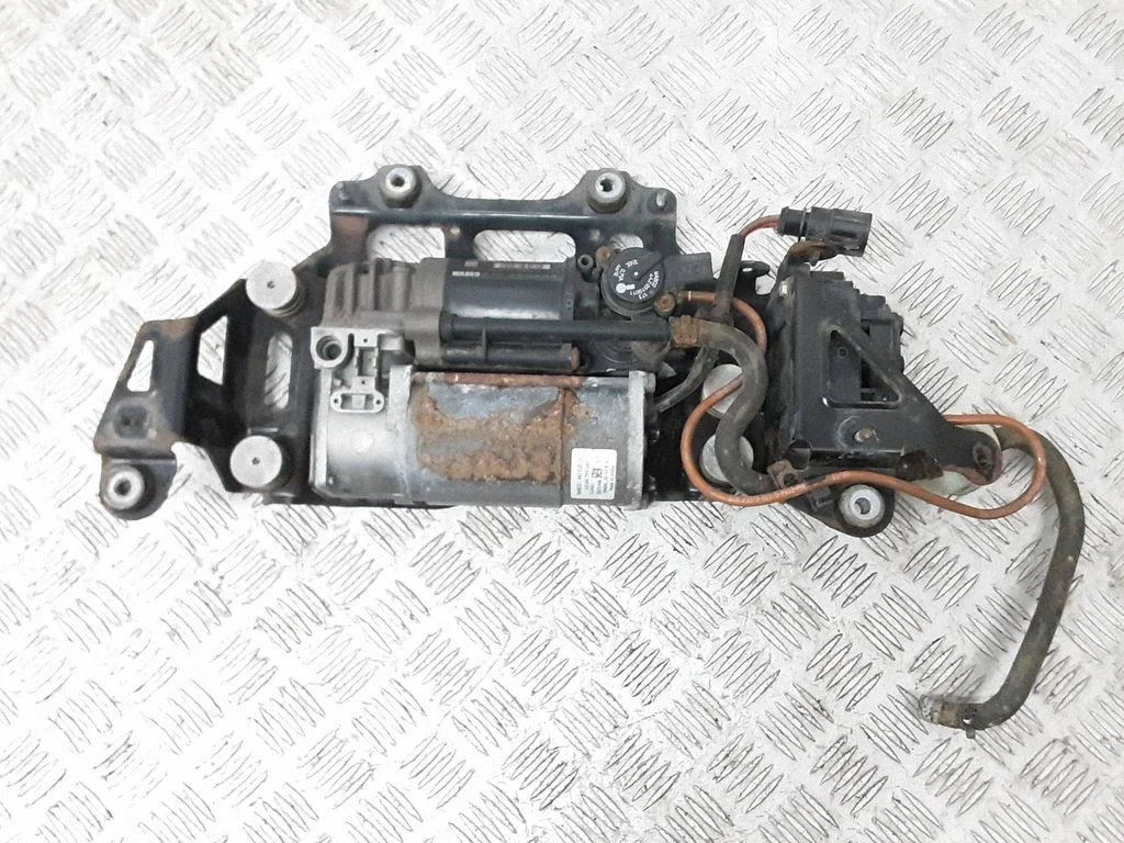 Air suspension compressor/pump – Audi A8 S8 D4 4H (2010-2016)