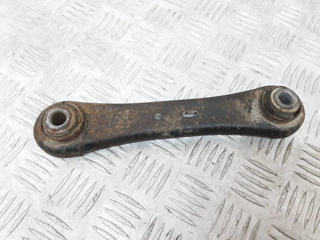 Rear control arm – rear left