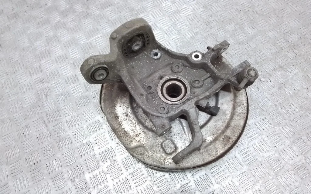 Rear wheel hub – rear right